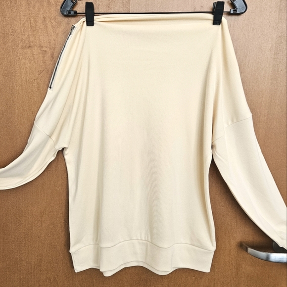 Off-The-Shoulder Zip Top - Picture 2 of 16